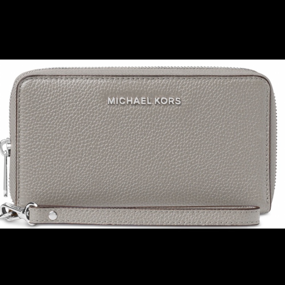 Michael Kors Pebble Leather Multi-Function
